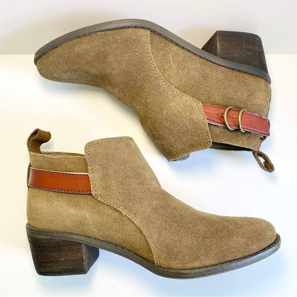American Eagle Outfitters Suede Olive Green Buckle Ankle Booties Block‎ Heel 8